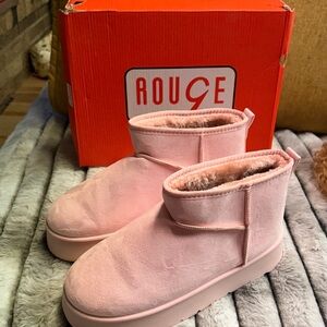 Rouge pink platform ankle boots with faux fur lining